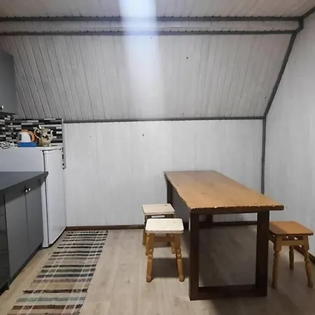 окремі на 8 чоловік у ані